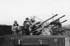 2_cm_Flakvierling_38_panzerzug_eastern_front