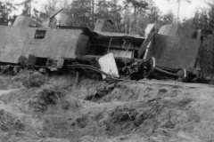 Destroyed_russian_armored_train_2
