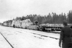 German_armored_train_Panzerzug_winter_camo