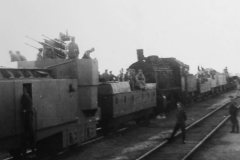 Panzerzug_with_Vierlingsflak