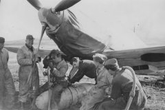 Bf109E_5.JG_27_300l_fuel_tank_Sofia-Vrba_1941