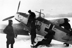 Bf109E_red_13_5.JG_52_pilot_Ali_Griener_1940