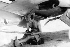Luftwaffe_Pilot_Messerschmitt_Bf109_F_5.JG_27_Afrika_1942