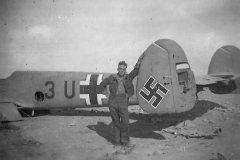 Soldier_with_Messerschmitt_Bf110_ZG26_Africa