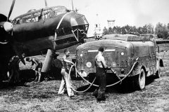 tanker_truck_refueling_Do17_Z-2