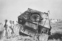 Heavy_tank_destroyer_Ferdinand_Elephant_Knocked_Out_at_Anzio_Italy_May_1944