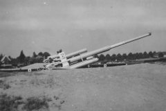 anti_aircraft_gun_Flak_105_july_1944