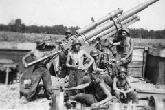 Flak_88_and_gun_crew