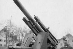 Flak_88_anti_aircraft_gun_2