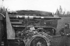 Flak_88_gun_and_halftrack
