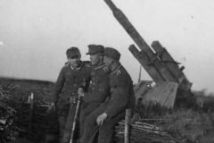 Flak_88_ready_to_firing_against_aircraft