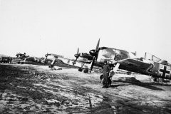 Focke_Wulf_Fw_190_Luftwaffe_Field_Airfield_eastern_front