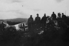 Focke_Wulf_Fw_190_and_US_troops_1945