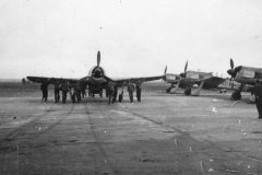 Focke_Wulf_Fw_190_fighters_on_Airfield