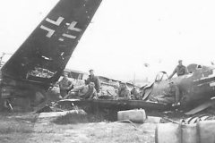 US_Troops_with_Luftwaffe_Fw_190_and_Bomber_Wrecks