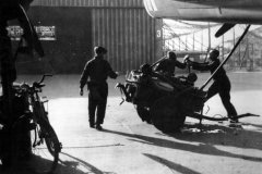Fw200_maintenance_of_the_plane_before_take_off