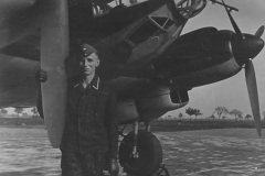 He111_2.KGr_100_in_Vannes_France_1941_front