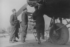 He111_2.KGr_100_in_Vannes_France_1941_landing_gear