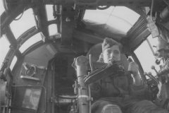 He111_2.KGr_100_in_Vannes_France_im_1941_cockpit