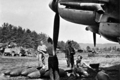 Heinkel_He111_and_bombs