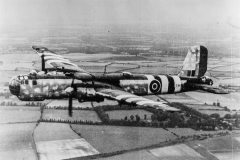 Captured_He177_TS439_on_test_flight_in_UK_44