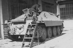 Hetzer_tank_destroyer_rear_view