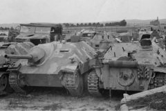 Hetzer_tank_destroyers_1945