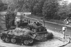 Hetzer_tank_destroyers_1945_2