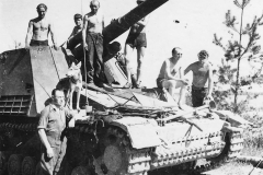Hummel-12-Panzer-Division-1944-Kurland