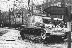 Hummel_in_Berkin1945