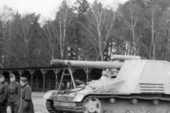 Hummel_self_propelled_150mm_heavy_field_howitzer