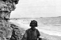1st_Infantry_Division_Wounded_on_Omaha_Beach_D-Day_June_6_1944