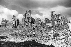 Bombed_shelled_ruins_of_St_Lo_1944
