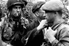 French_Resistance_Fighters_with_US_Paratroopers_in_Normandy