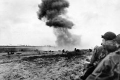 German_88_mm_guns_pound_GIs_on_beach