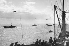 LCI_Convoy_and_barrage_balloons_en_route_to_D-Day_Invasion