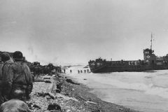 Landing_craft_at_Normandy_beach_June_8_1944