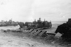 Normandy_LCT-622_June_1944_Ramp_Down_on_Beach