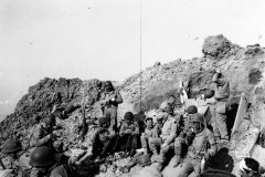 Rangers_rest_atop_the_cliffs_at_Pointe_du_Hoc_6_June_1944