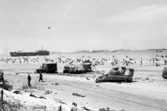 Scene_on_Omaha_Beach_on_the_afternoon_of_D-Day