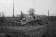 A_knocked_out_Jagdpanther_south_of_Cleve_1945