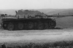Abandoned_Jagdpanzer_V_Jagdpanther_with_zimmerit_1945