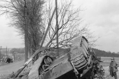 Jagdpanther_destroyed_by_air_attack_near_Altenkirchen_45
