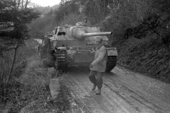 Panzer_IV_70_A_captured_near_Rudlin_1944