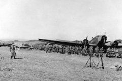 Ju52_and_german_soldiers