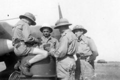 Afrikakorps_DAK_Soldiers_Ju_87R_Stuka