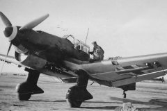 JU87_B_Stuka_pilot_in_the_cockpit_1940