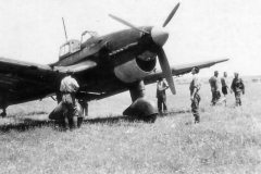 Ju87_B_on_grass_airfield_Eastern_Front