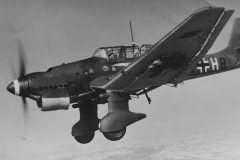 Junkers_Ju87_B-1_6G-HR_4.StG_1_France_1940