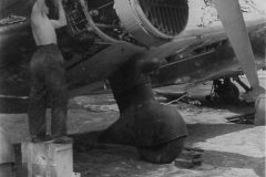 Junkers_Ju87_B_engine_maintenance
